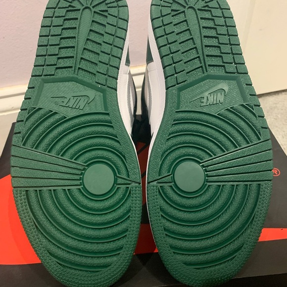 `Gorge Green` Nike Air Jordan 1 Retro High OGs - Picture 4 of 6